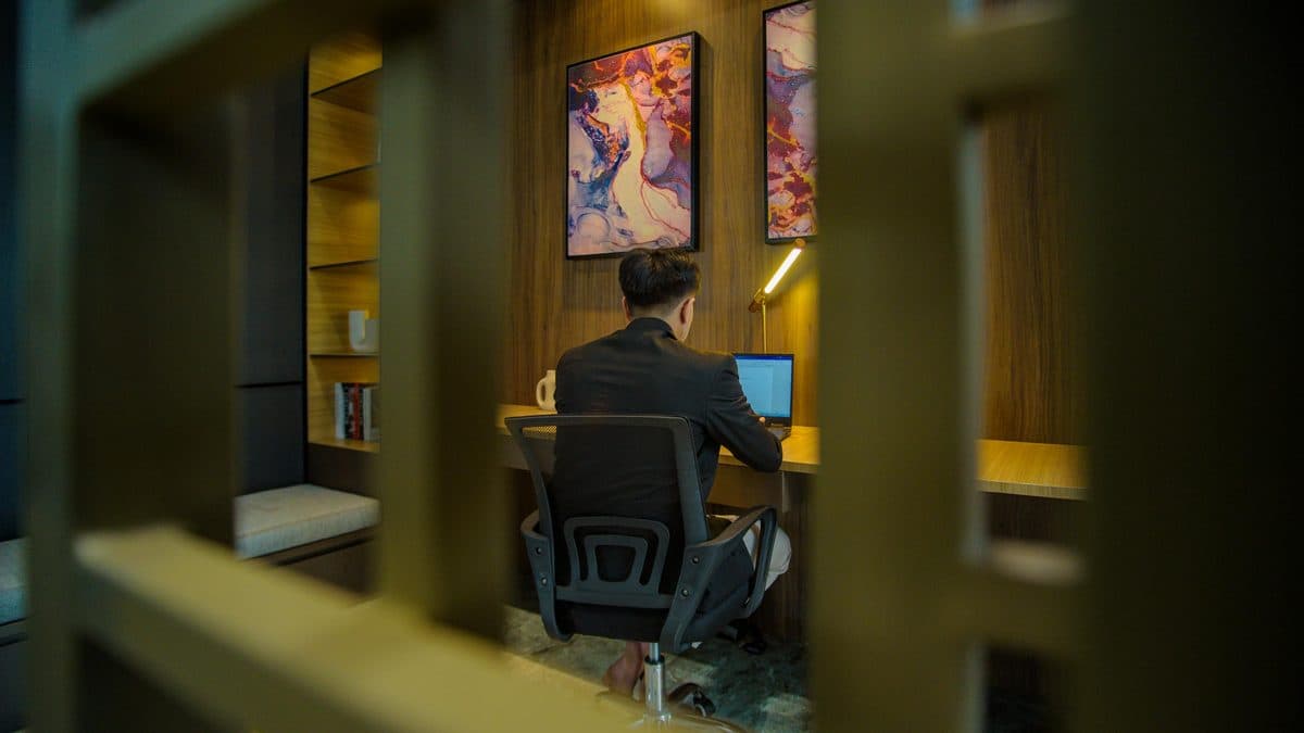 Como reduzir 90% do tempo gasto respondendo moradores no WhatsApp: guia prático para síndicos